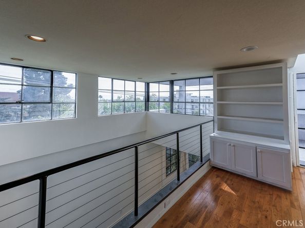 11817 Texas 1, Los Angeles CA 90025