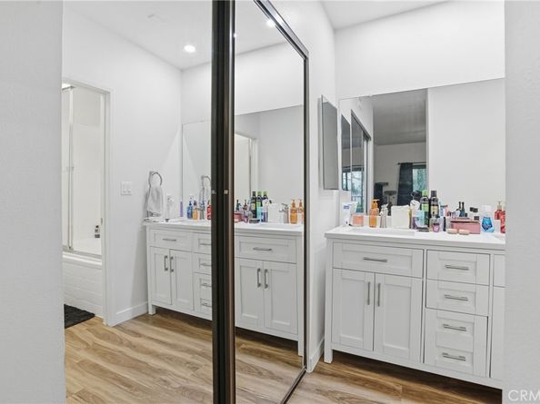 6540 Hayvenhurst Avenue 3, Lake Balboa CA 91406