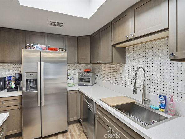 6540 Hayvenhurst Avenue 3, Lake Balboa CA 91406