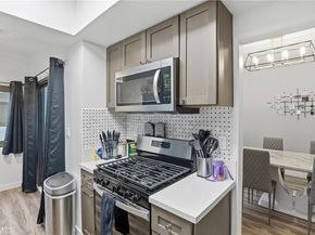 6540 Hayvenhurst Avenue 3, Lake Balboa CA 91406