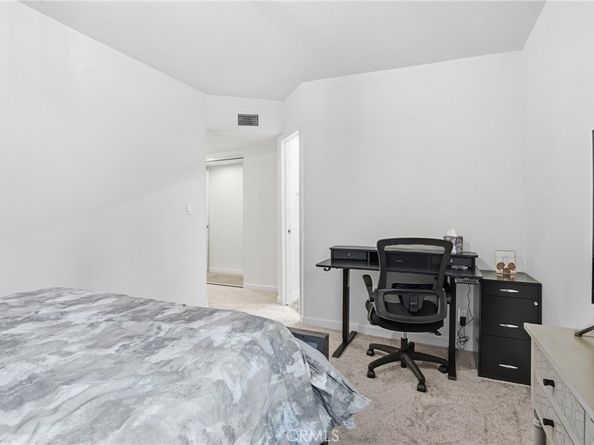 6540 Hayvenhurst Avenue 3, Lake Balboa CA 91406