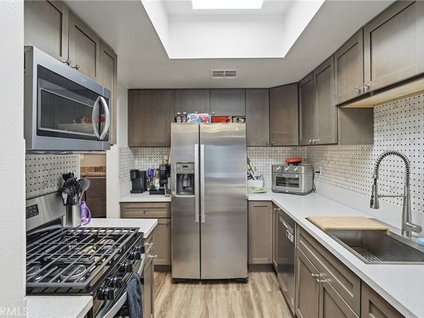 6540 Hayvenhurst Avenue 3, Lake Balboa CA 91406