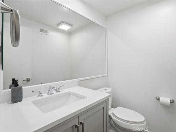 6540 Hayvenhurst Avenue 3, Lake Balboa CA 91406