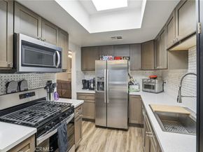 6540 Hayvenhurst Avenue 3, Lake Balboa CA 91406