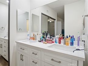 6540 Hayvenhurst Avenue 3, Lake Balboa CA 91406