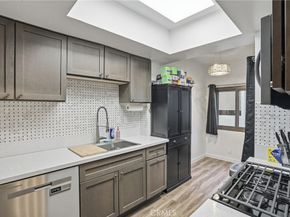 6540 Hayvenhurst Avenue 3, Lake Balboa CA 91406