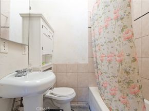 914 W 41st Street, Los Angeles CA 90037