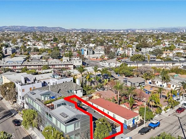 305 N Venice Boulevard, Venice CA 90291