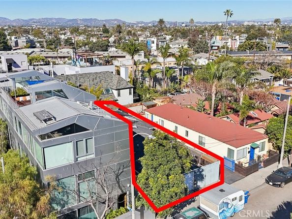 305 N Venice Boulevard, Venice CA 90291