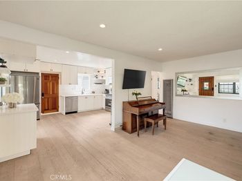 207 S Aviation Boulevard