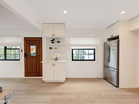 207 S Aviation Boulevard, Manhattan Beach CA 90266