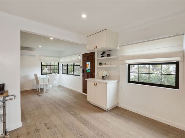 207 S Aviation Boulevard, Manhattan Beach CA 90266