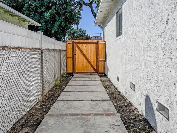 827 E 103rd Place, Los Angeles CA 90002