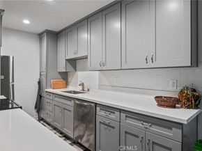 2345 Roscomare 302, Los Angeles CA 90077