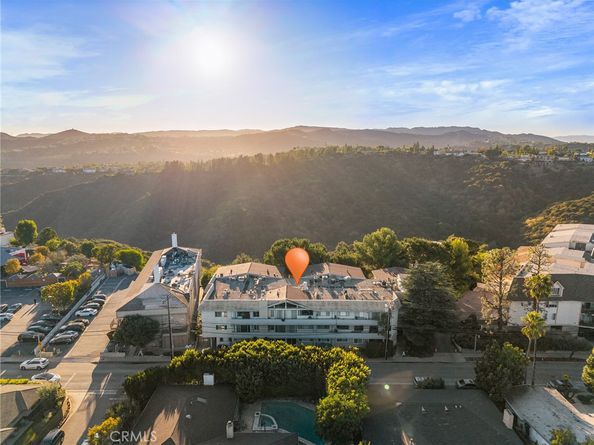 2345 Roscomare 302, Los Angeles CA 90077