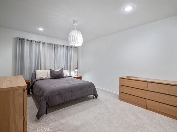 2345 Roscomare 302, Los Angeles CA 90077