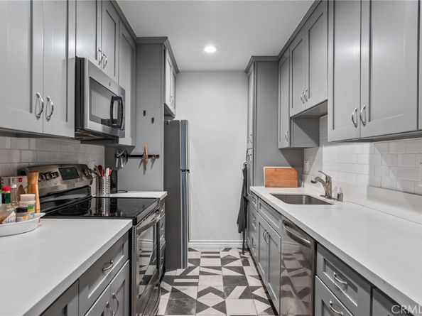 2345 Roscomare 302, Los Angeles CA 90077