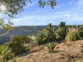2345 Roscomare 302, Los Angeles CA 90077