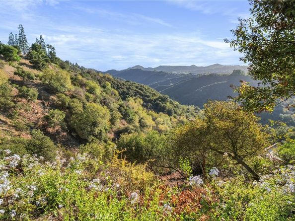 2345 Roscomare 302, Los Angeles CA 90077