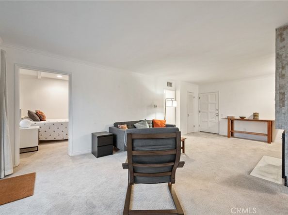 2345 Roscomare 302, Los Angeles CA 90077
