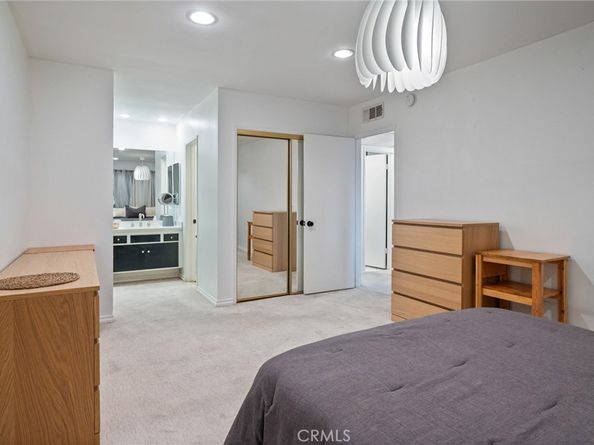 2345 Roscomare 302, Los Angeles CA 90077