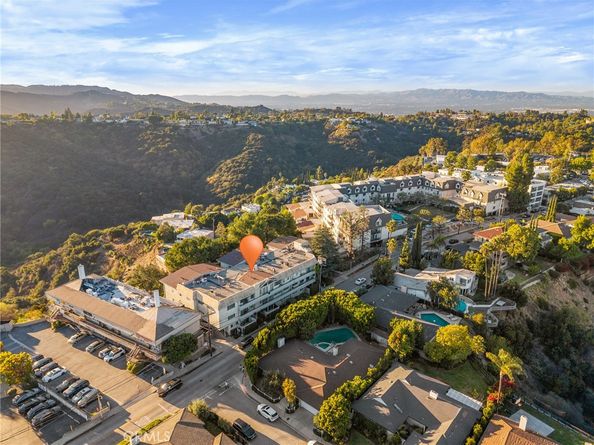 2345 Roscomare 302, Los Angeles CA 90077