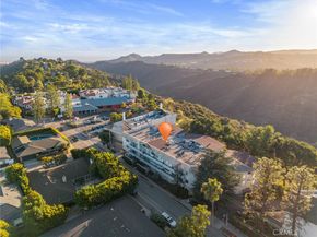 2345 Roscomare 302, Los Angeles CA 90077