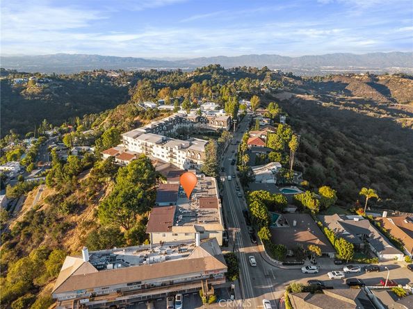 2345 Roscomare 302, Los Angeles CA 90077