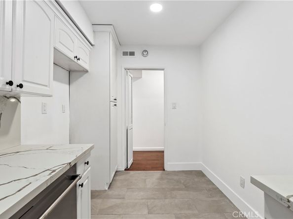 1045 N Kings Road 105, West Hollywood CA 90069