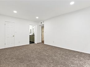 1045 N Kings Road 105, West Hollywood CA 90069