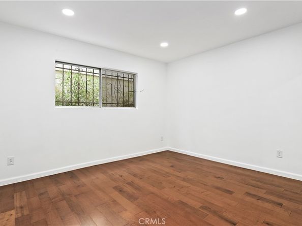 1045 N Kings Road 105, West Hollywood CA 90069