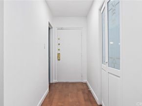 1045 N Kings Road 105, West Hollywood CA 90069