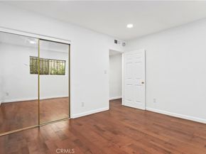 1045 N Kings Road 105, West Hollywood CA 90069