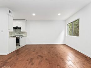 1045 N Kings Road 105, West Hollywood CA 90069