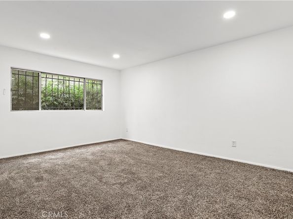 1045 N Kings Road 105, West Hollywood CA 90069