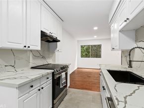 1045 N Kings Road 105, West Hollywood CA 90069