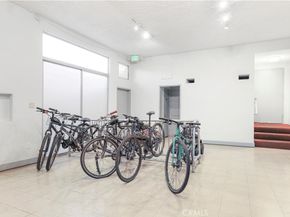 1045 N Kings Road 105, West Hollywood CA 90069