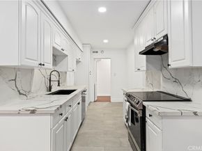 1045 N Kings Road 105, West Hollywood CA 90069