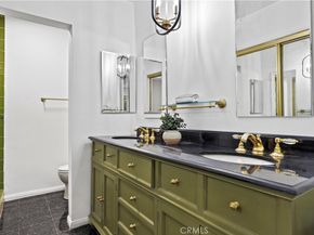 1045 N Kings Road 105, West Hollywood CA 90069