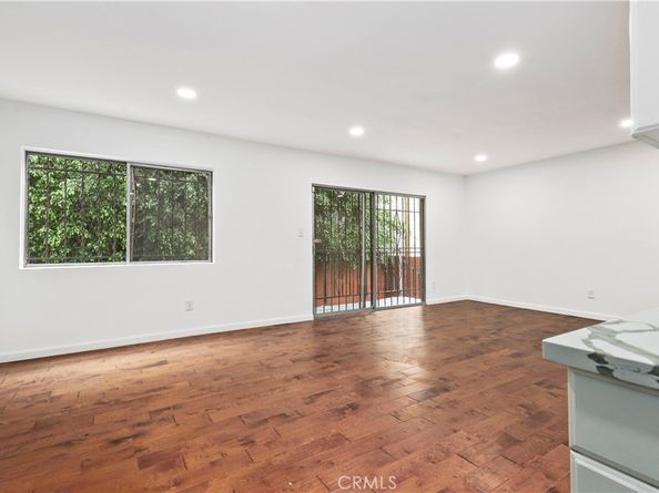 1045 N Kings Road 105, West Hollywood CA 90069