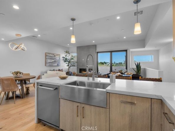 615 Aviation Way, Manhattan Beach CA 90266