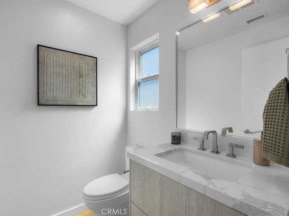 615 Aviation Way, Manhattan Beach CA 90266