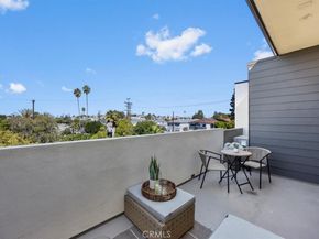 615 Aviation Way, Manhattan Beach CA 90266