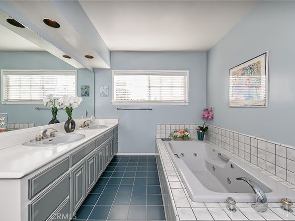 1042 E Tujunga Ave, Burbank CA 91501