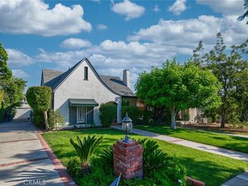 1042 E Tujunga Ave
