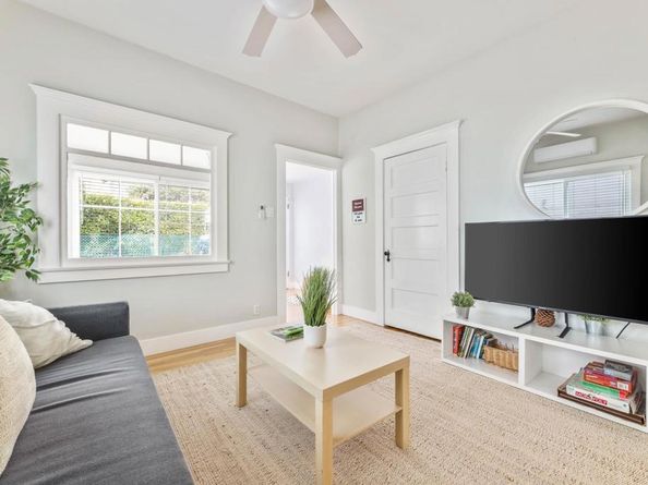 2432 3Rd Street, Santa Monica CA 90405