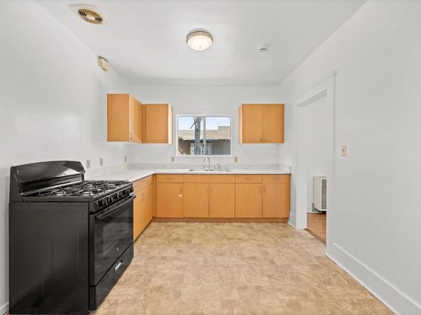 3813  15 Birch Street, San Diego CA 92113