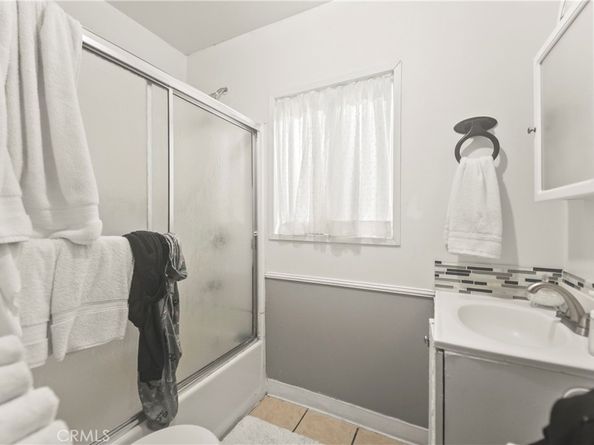 2424 West Boulevard, Los Angeles CA 90016