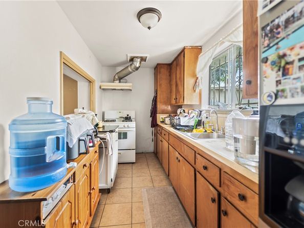 2424 West Boulevard, Los Angeles CA 90016