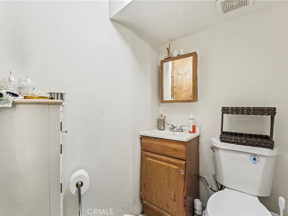 2424 West Boulevard, Los Angeles CA 90016